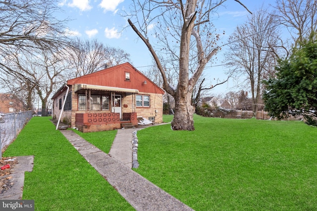 view of front of home featuring a front yard and covered porch