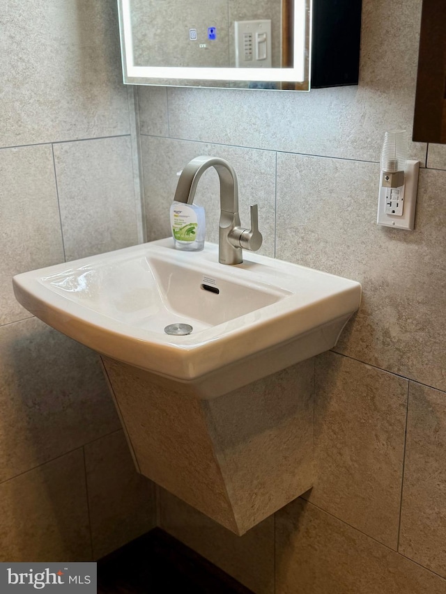 details featuring decorative backsplash and sink