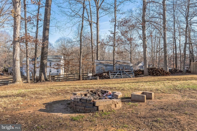 view of yard featuring an outdoor fire pit