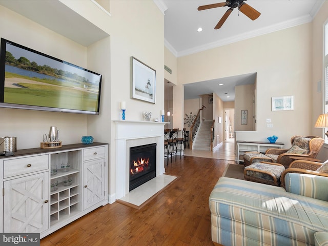 living room featuring ceiling fan, dark hardwood / wood-style floors, and ornamental molding