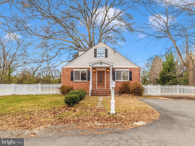 view of front of home with a front lawn