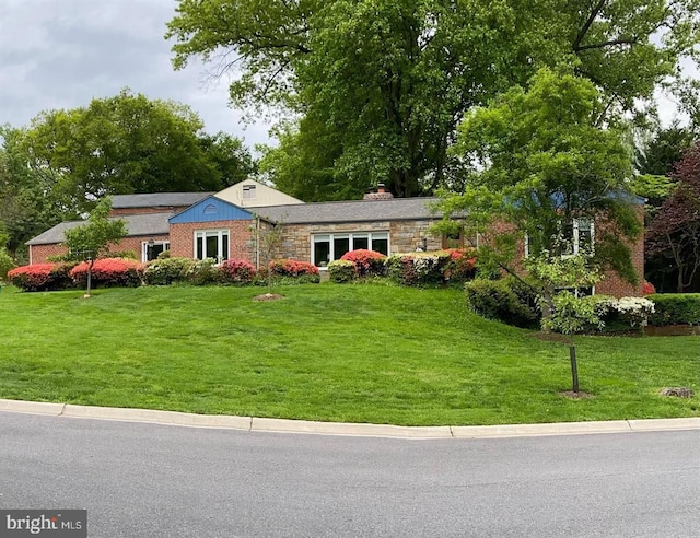 ranch-style house with a front yard