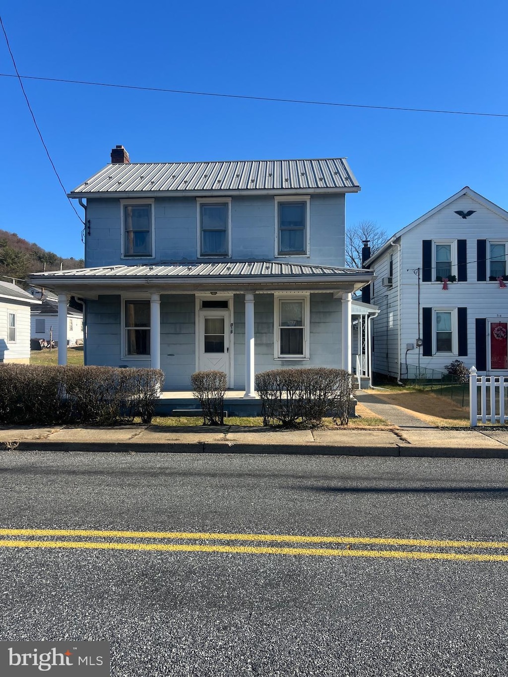 front facade featuring covered porch