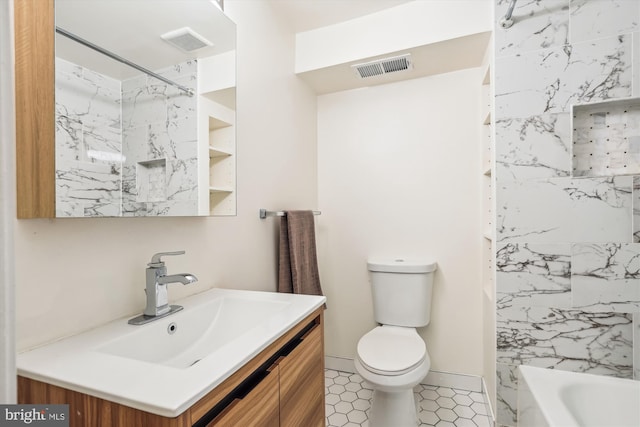 full bath featuring toilet, baseboards, visible vents, and vanity