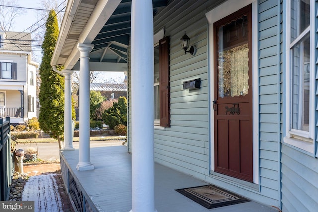 entrance to property featuring covered porch