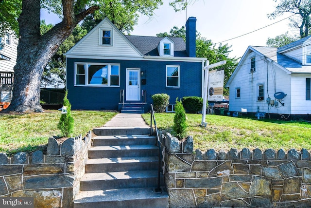 view of front of house featuring a front lawn