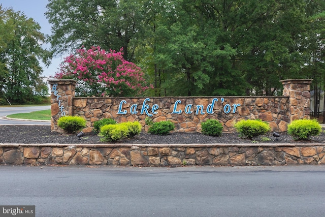 view of community / neighborhood sign