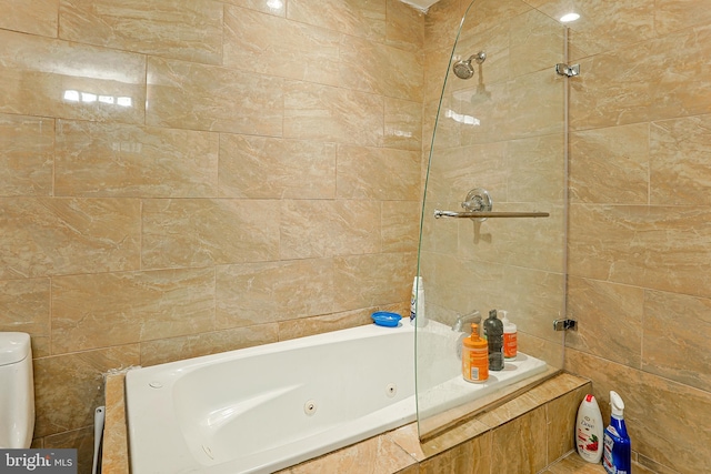 bathroom with tiled shower / bath combo