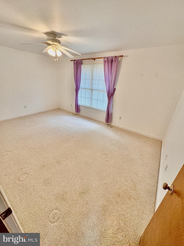 unfurnished room featuring carpet flooring and ceiling fan