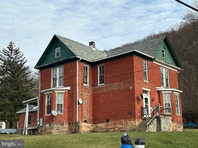 view of side of home featuring a lawn