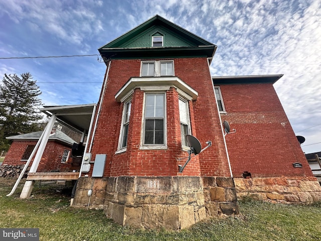 view of side of property