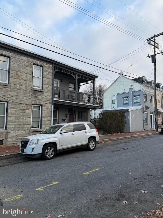 view of front of home featuring a balcony