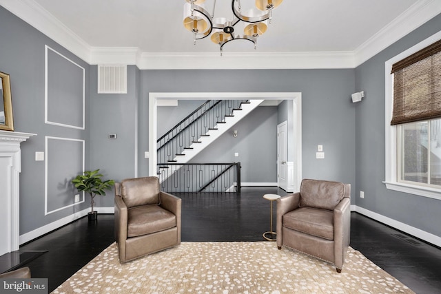 living area featuring dark wood-type flooring, an inviting chandelier, and crown molding