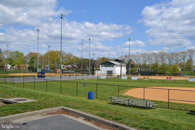 view of property's community featuring a lawn