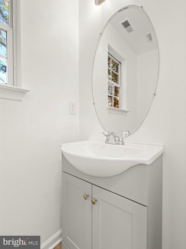 bathroom with vanity