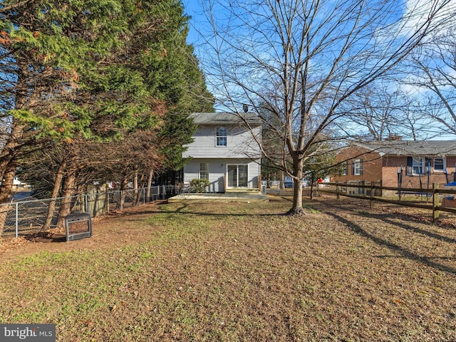 view of yard featuring a patio