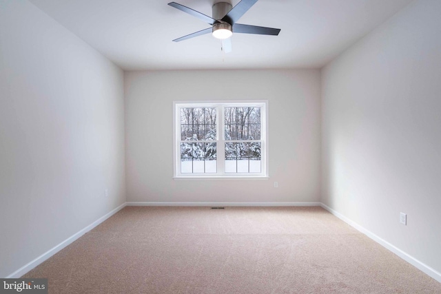 unfurnished room featuring light colored carpet and ceiling fan