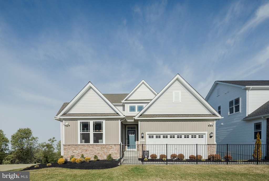 craftsman-style home featuring a front lawn