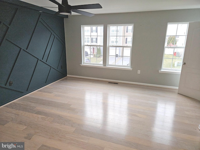 unfurnished room featuring light wood-type flooring and ceiling fan