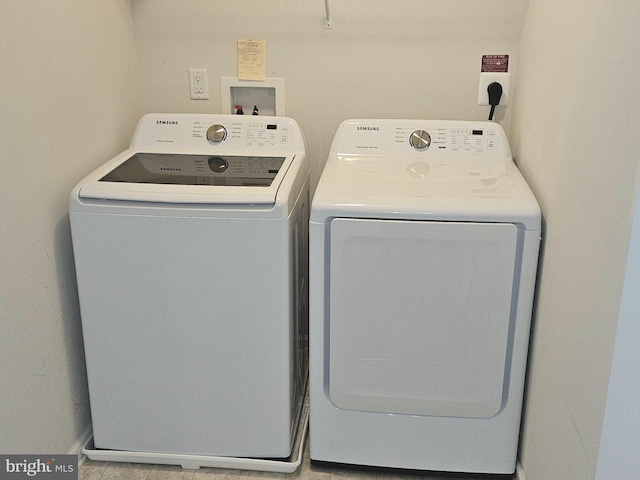 clothes washing area with washing machine and clothes dryer