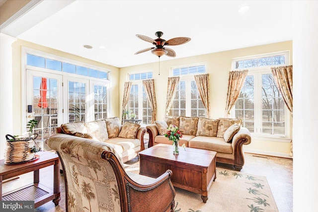 sunroom with ceiling fan