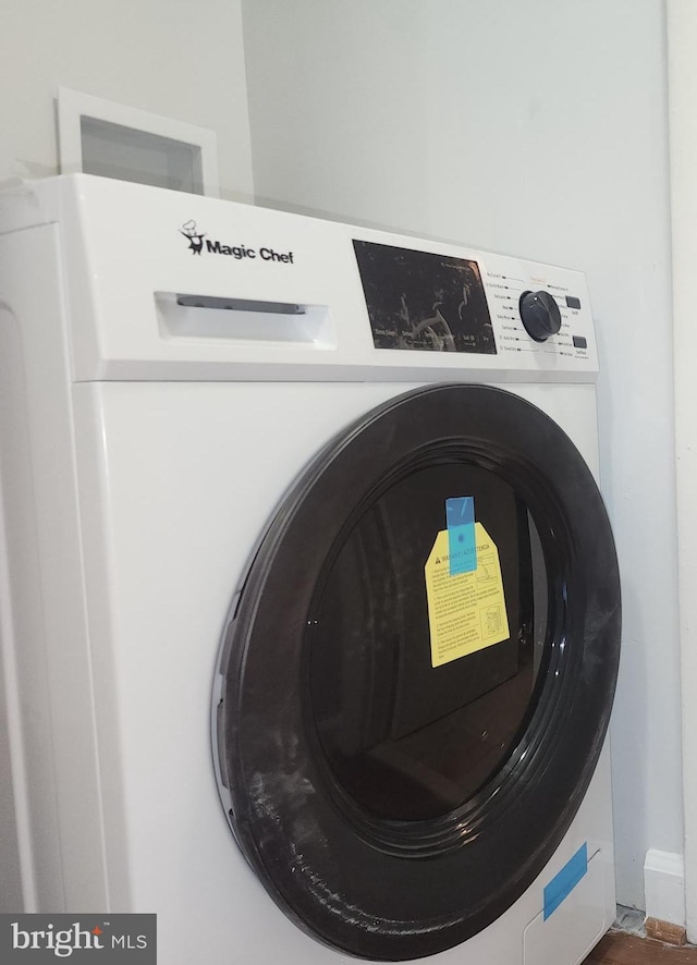 laundry room with washer / clothes dryer