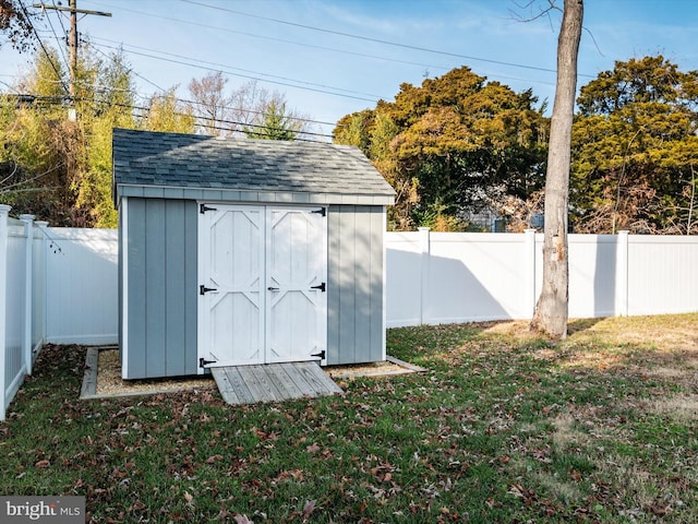 view of outdoor structure featuring a yard