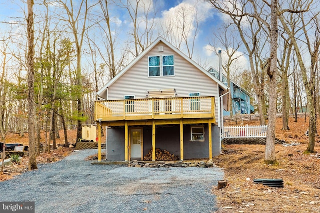 view of front facade featuring a wooden deck