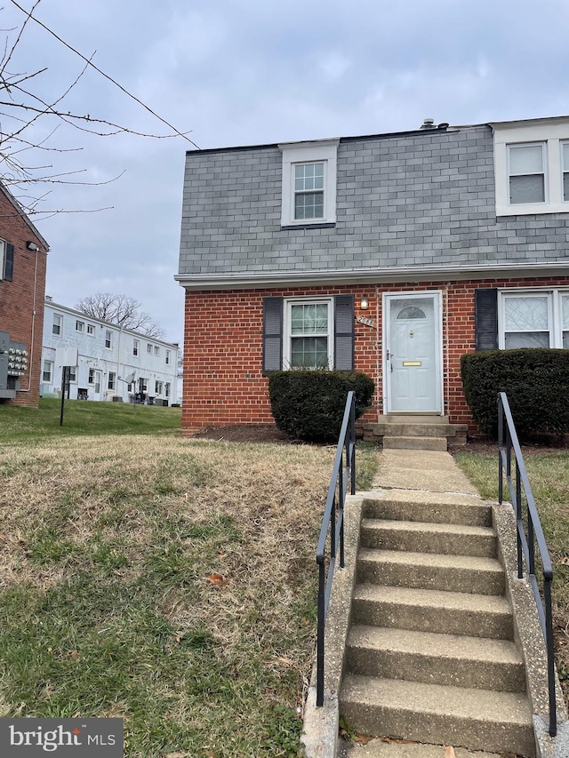 view of front of property with a front lawn