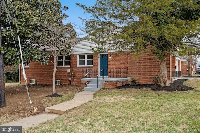 bungalow-style home featuring a front lawn