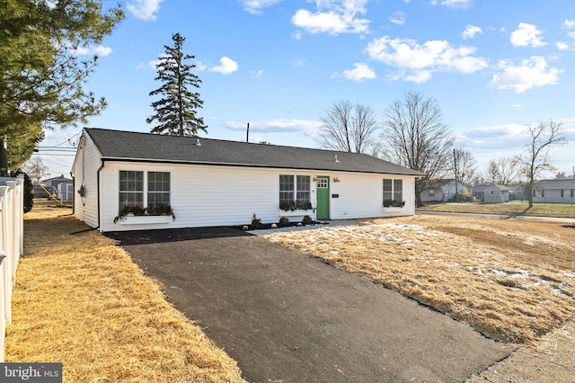 view of front of property