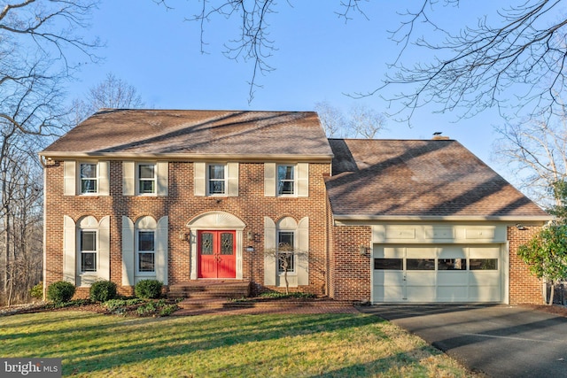 view of front of house featuring a front yard and a garage