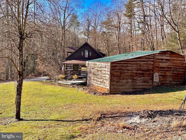 view of outdoor structure featuring a yard