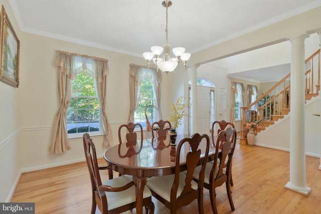 dining area with a chandelier, light hardwood / wood-style flooring, and crown molding