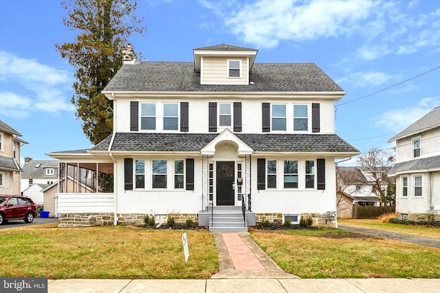 view of front facade featuring a front lawn