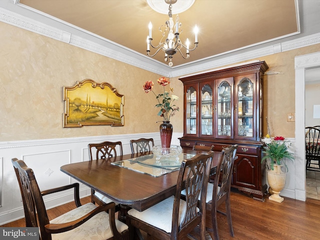 dining room featuring an inviting chandelier, crown molding, and dark hardwood / wood-style floors