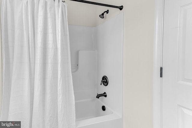 bathroom with shower / tub combo