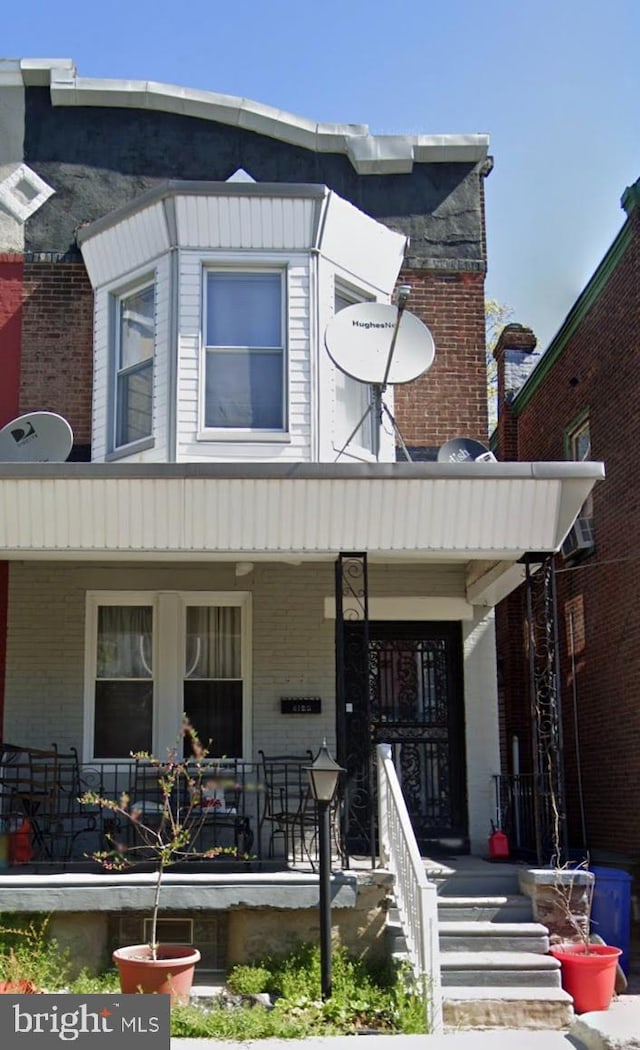 view of front facade featuring a porch