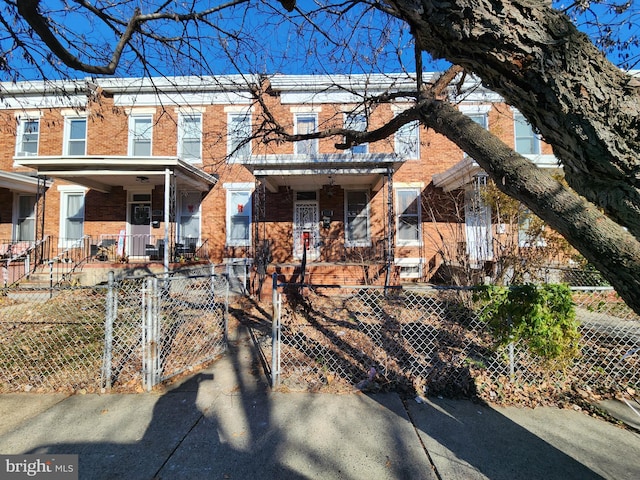 townhome / multi-family property featuring covered porch