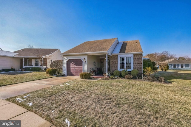 view of front of property featuring a front lawn and a garage