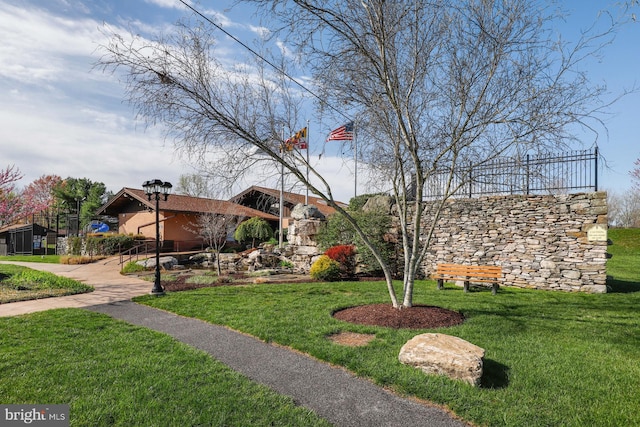 view of front of house featuring a front lawn