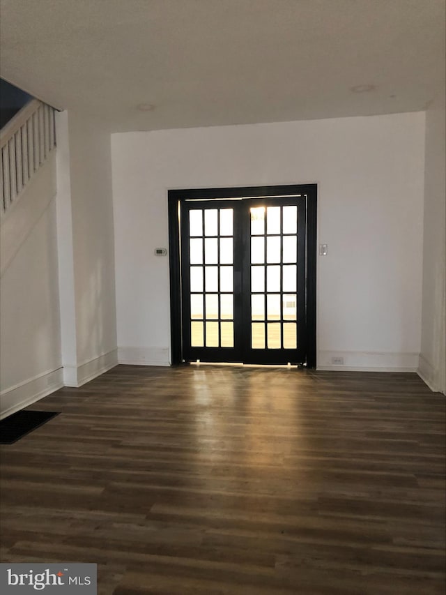 spare room with dark hardwood / wood-style floors