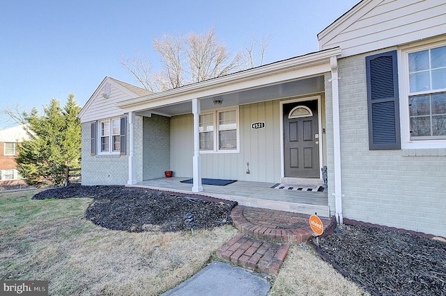 entrance to property featuring a porch