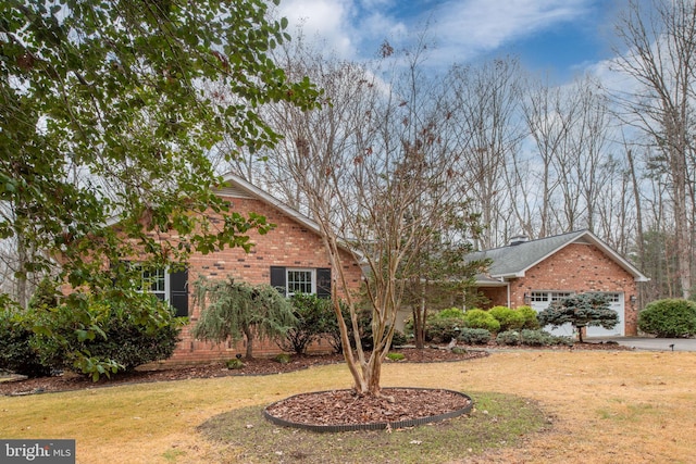 view of front of house with a front lawn