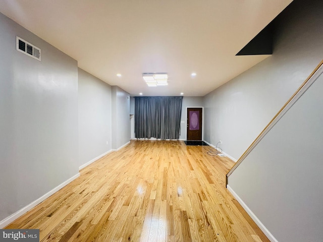 unfurnished room featuring light hardwood / wood-style flooring