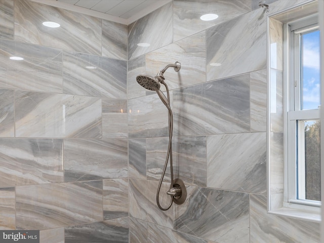 interior details with a tile shower