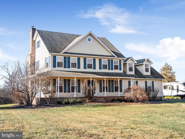 view of front of property featuring a front lawn