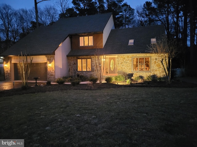 view of front of house featuring a front yard and a garage