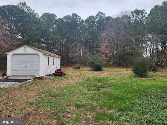 view of yard with an outbuilding and a garage