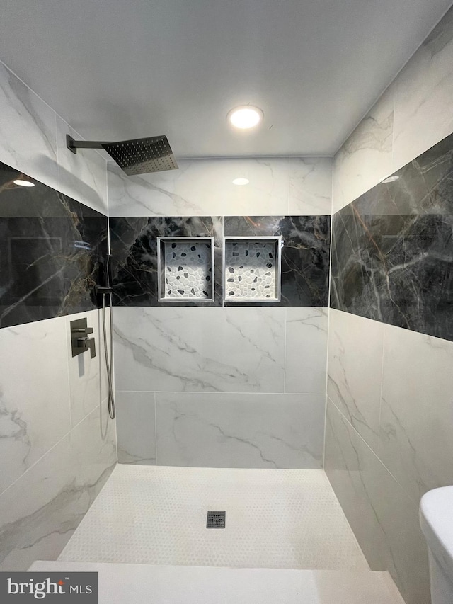 full bathroom with recessed lighting and tiled shower